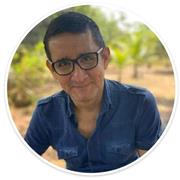 Professor Mestre em Gestão e Avaliação da Educação e Licenciado em Letras